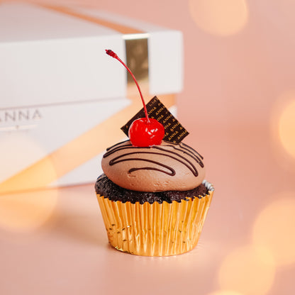 Chocolate &amp; Cherry Christmas Cupcakes